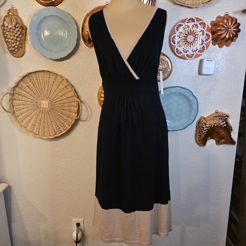NWT Vertigo Paris Black and Cream Old Money Sleeveless Sweater Dress Transition